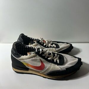 Nike Men's Black and White Sneakers